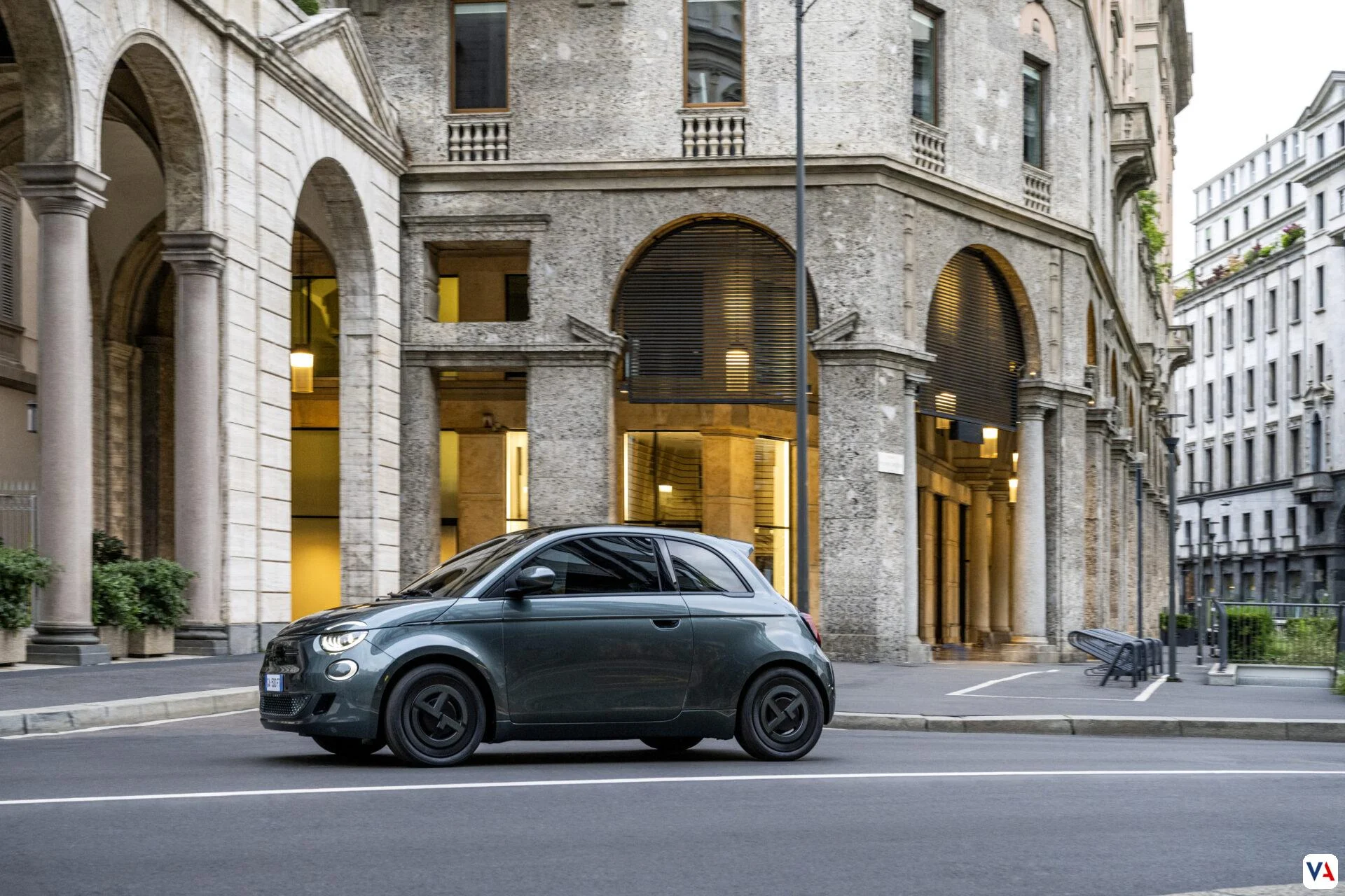 Fiat 500e Giorgio Armani: Ícono de moda y sostenibilidad eléctrica -