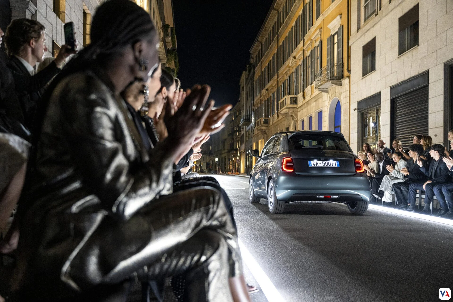 Fiat 500e Giorgio Armani: Ícono de moda y sostenibilidad eléctrica -