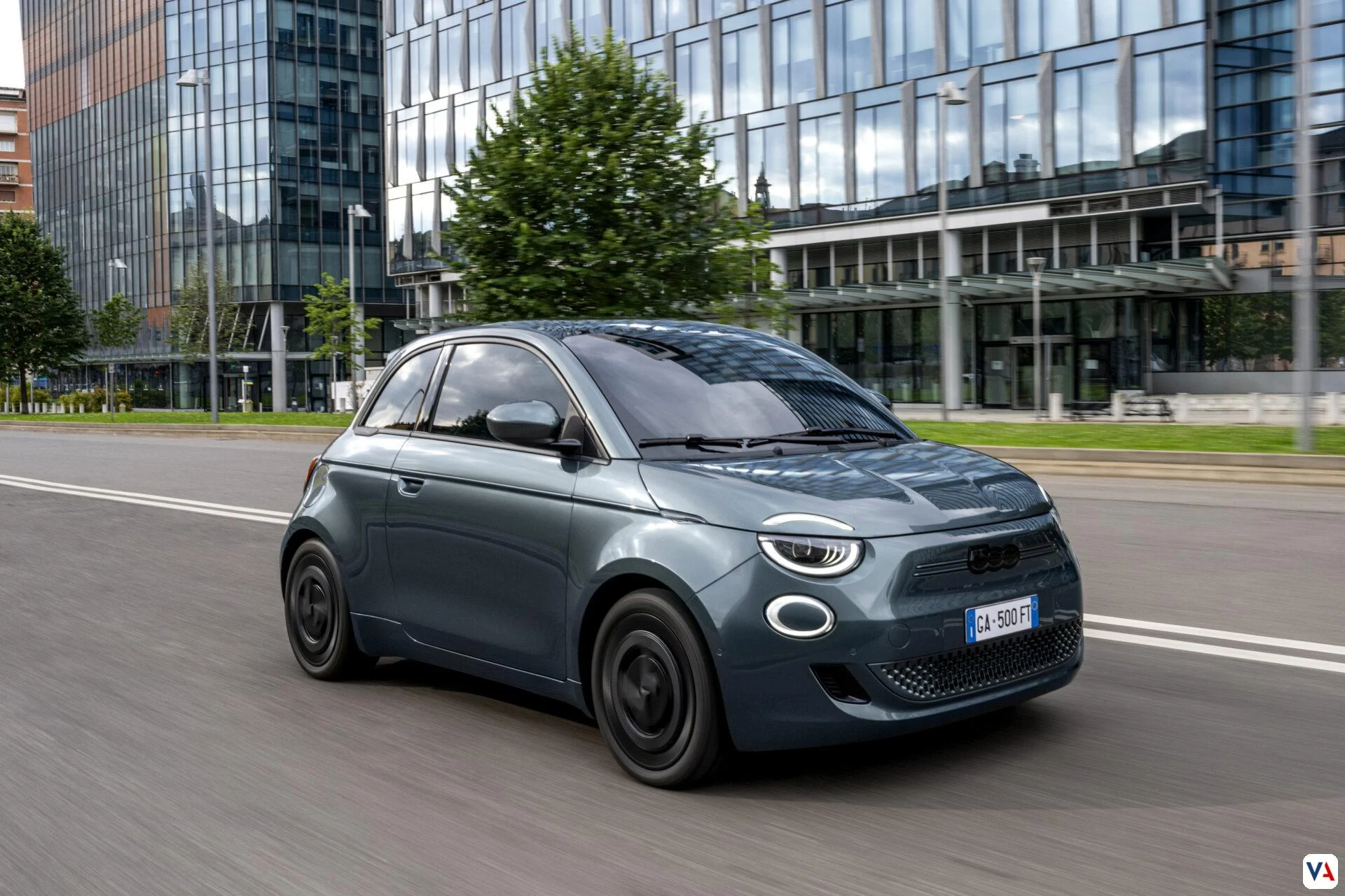 Fiat 500e Giorgio Armani: Ícono de moda y sostenibilidad eléctrica -