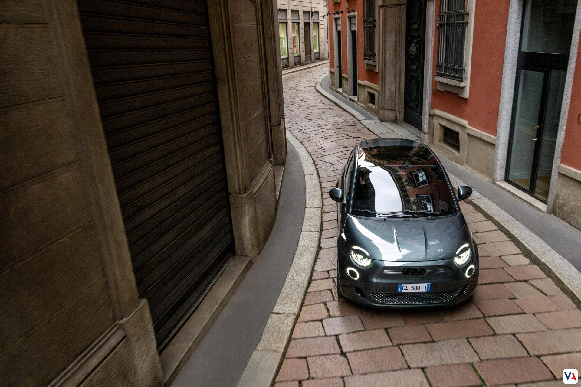 Fiat 500e Giorgio Armani: Ícono de moda y sostenibilidad eléctrica -