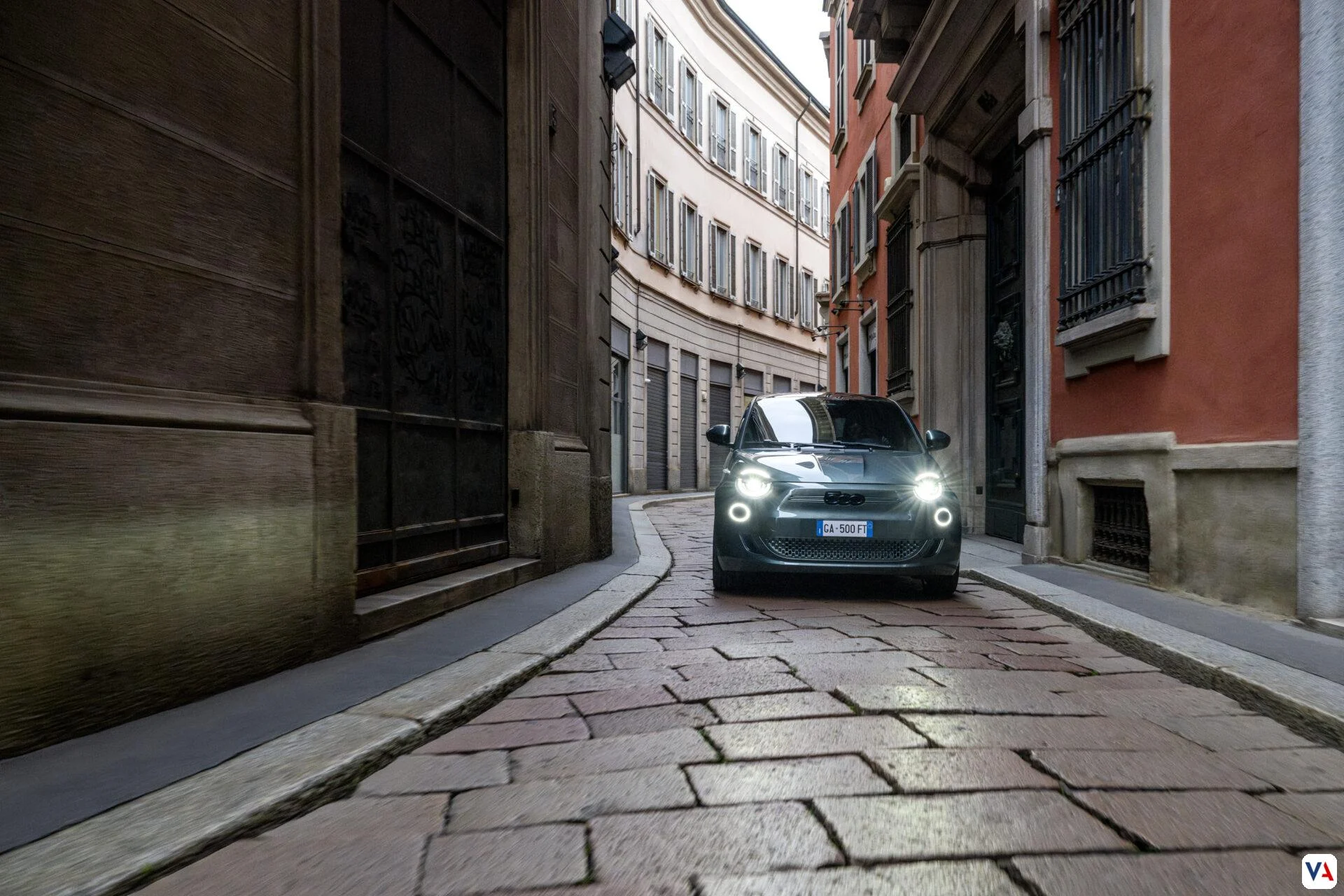 Fiat 500e Giorgio Armani: Ícono de moda y sostenibilidad eléctrica -