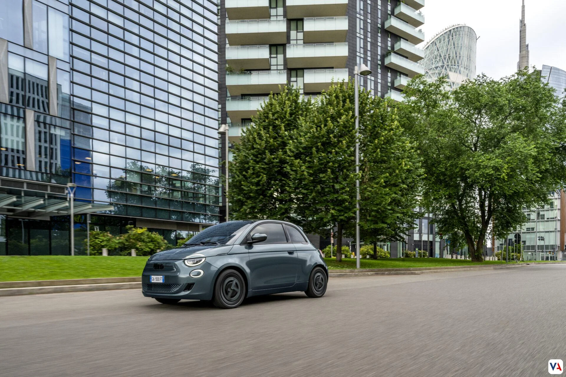 Fiat 500e Giorgio Armani: Ícono de moda y sostenibilidad eléctrica -
