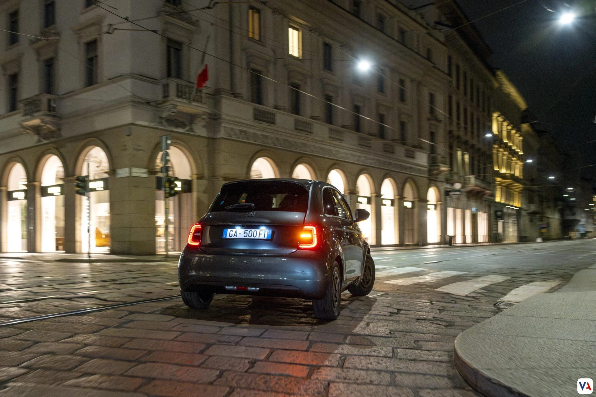 Fiat 500e Giorgio Armani: Ícono de moda y sostenibilidad eléctrica -