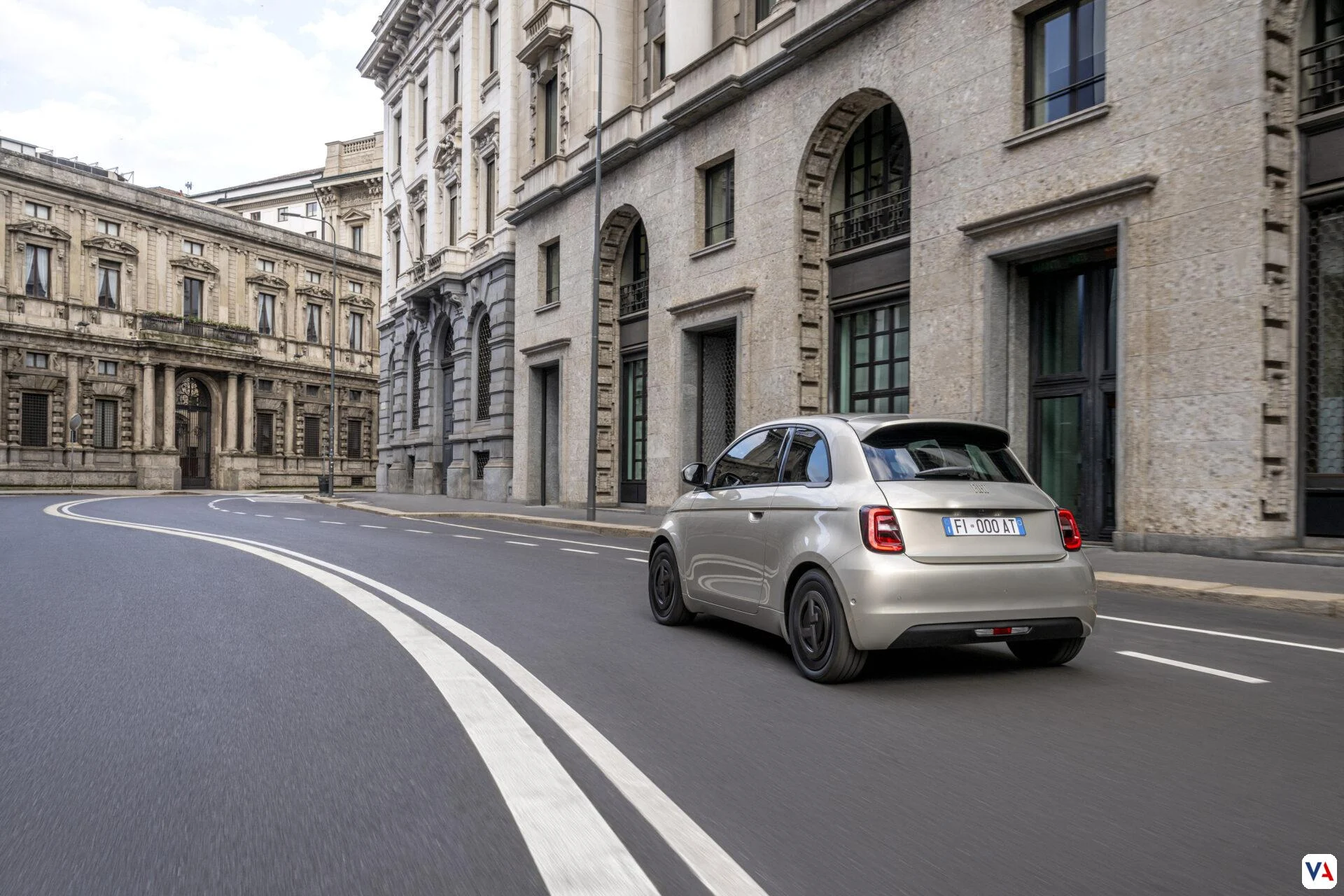 Fiat 500e Giorgio Armani: Ícono de moda y sostenibilidad eléctrica -