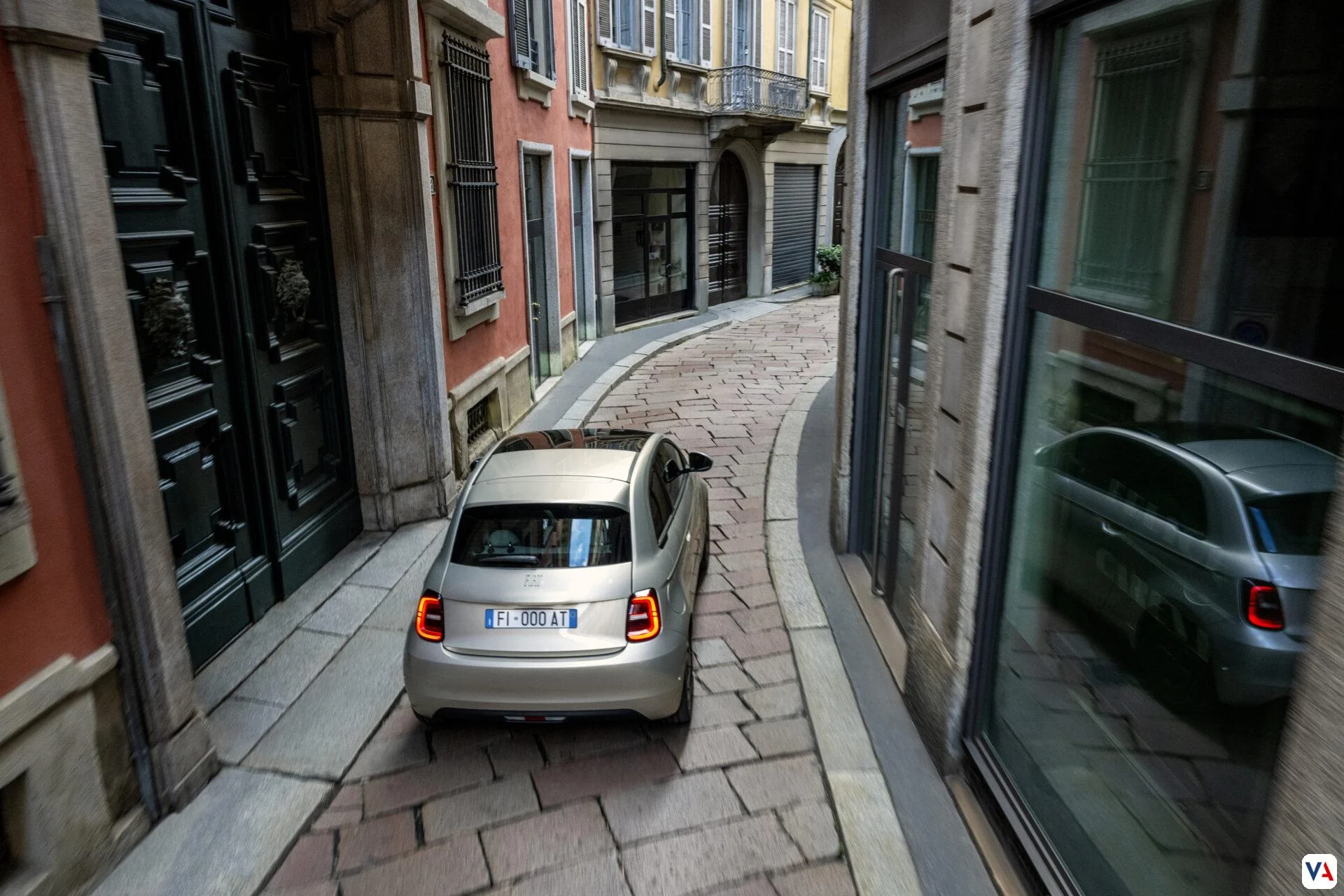 Fiat 500e Giorgio Armani: Ícono de moda y sostenibilidad eléctrica -