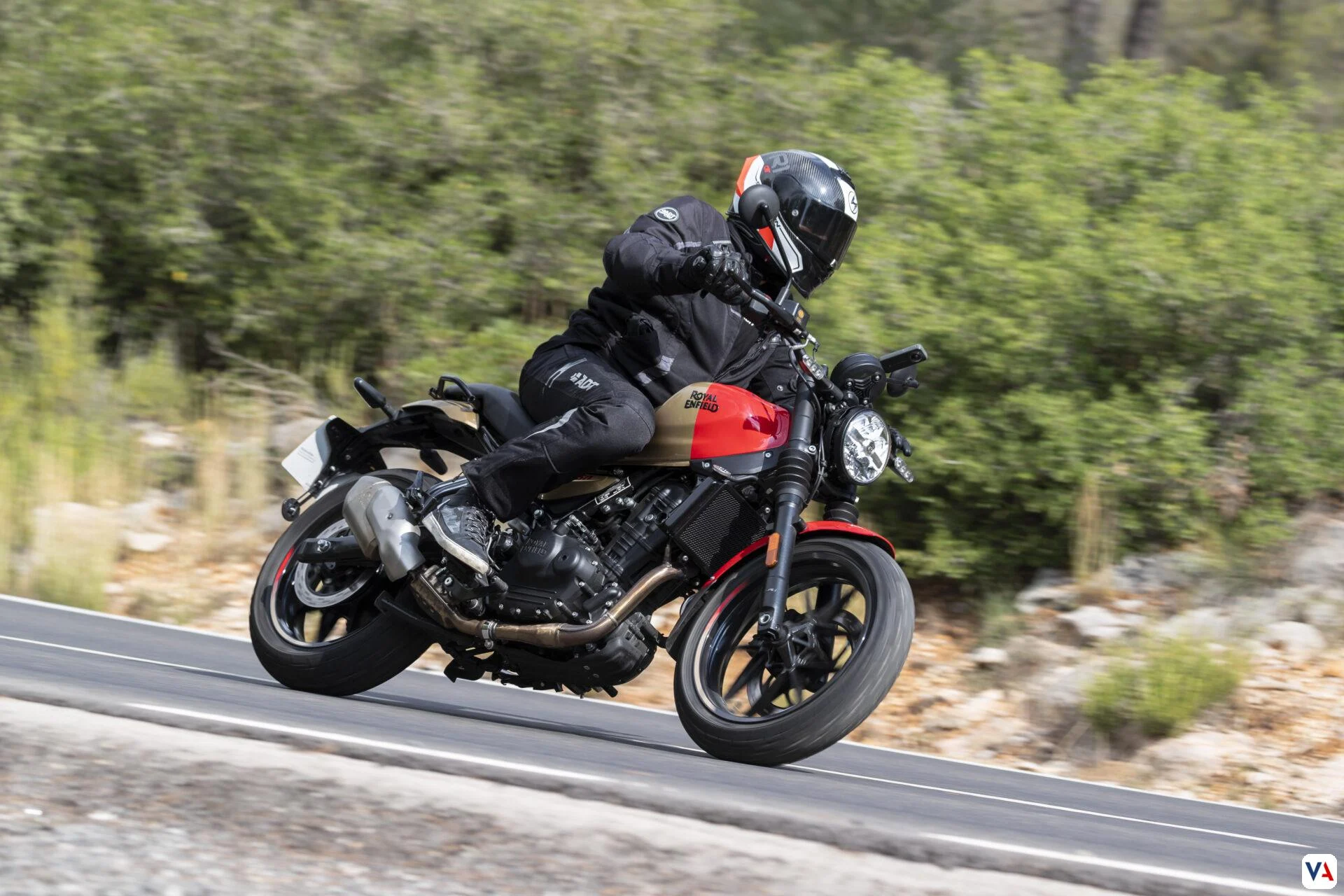 Royal Enfield Colombia deslumbra con nuevos modelos en la Feria 2 Ruedas 3 Royal Enfield Colombia GRR 450