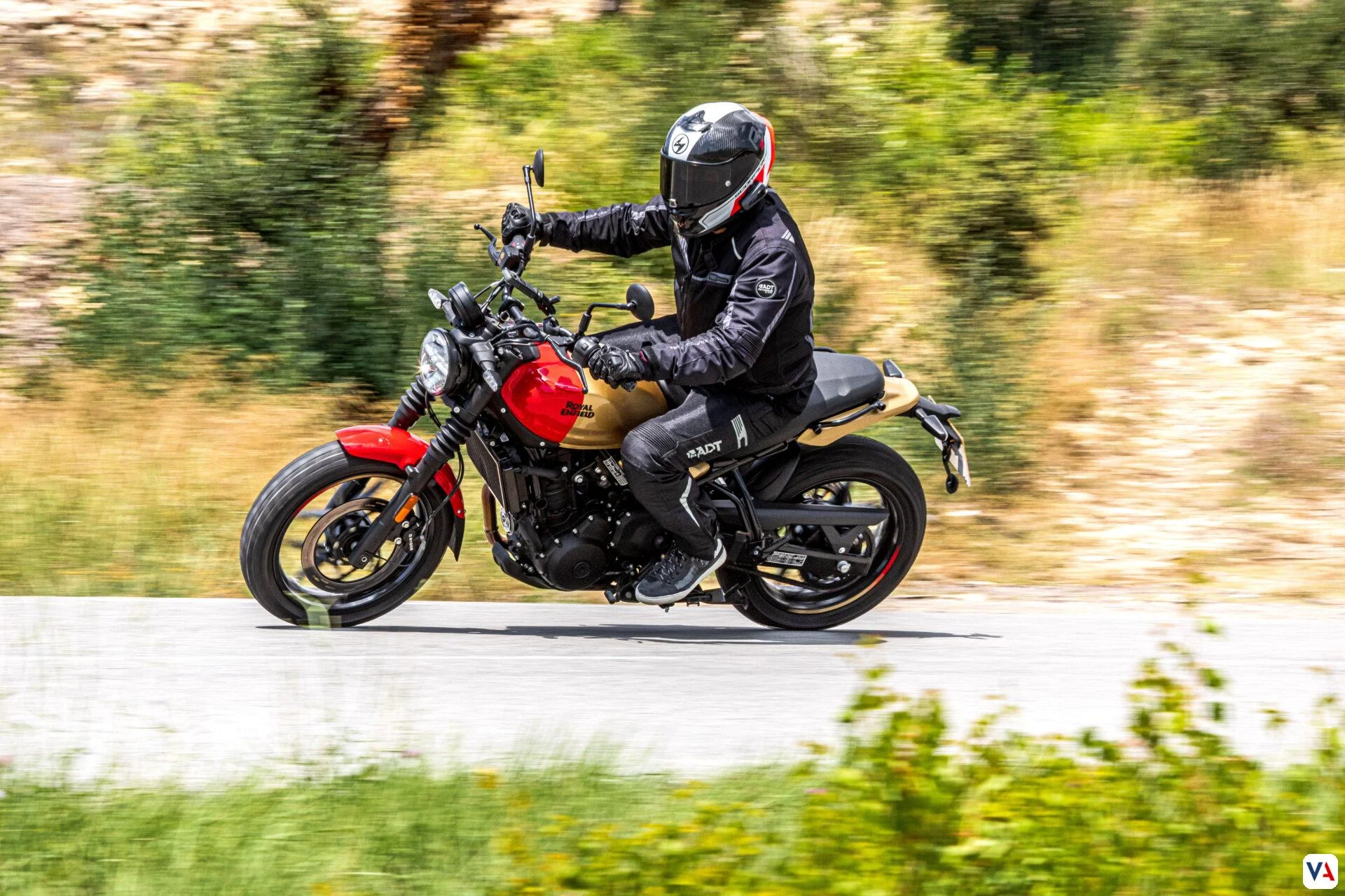 Royal Enfield Colombia deslumbra con nuevos modelos en la Feria 2 Ruedas 6 Royal Enfield Colombia Grr 450