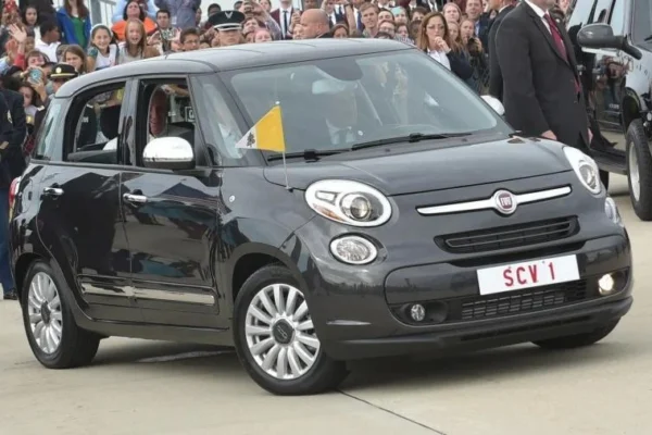 Fiat 500L Papa Francisco