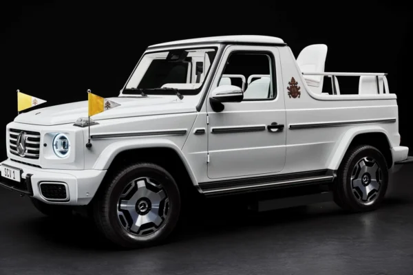Mercedes-Benz Clase G papamóvil 100% eléctrico