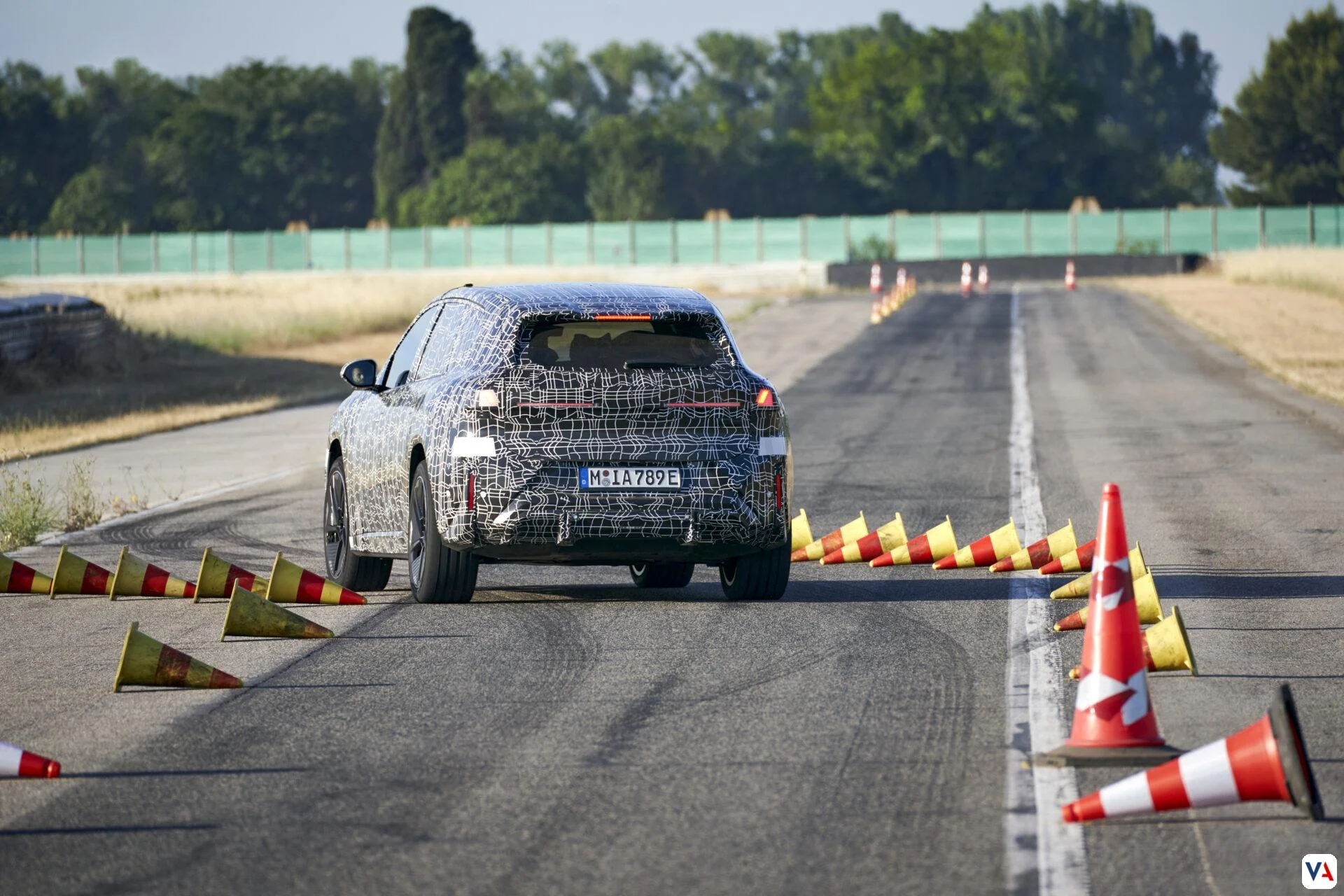 BMW iX3: la nueva era eléctrica con 800 km de autonomía y poder sin precedentes 7 BMW iX3