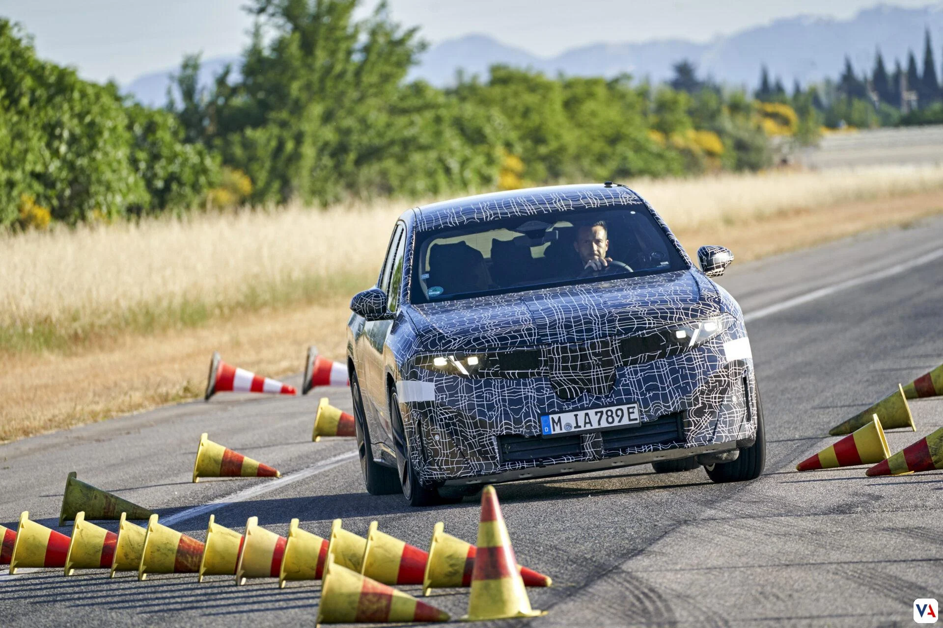 BMW iX3: la nueva era eléctrica con 800 km de autonomía y poder sin precedentes 6 BMW iX3