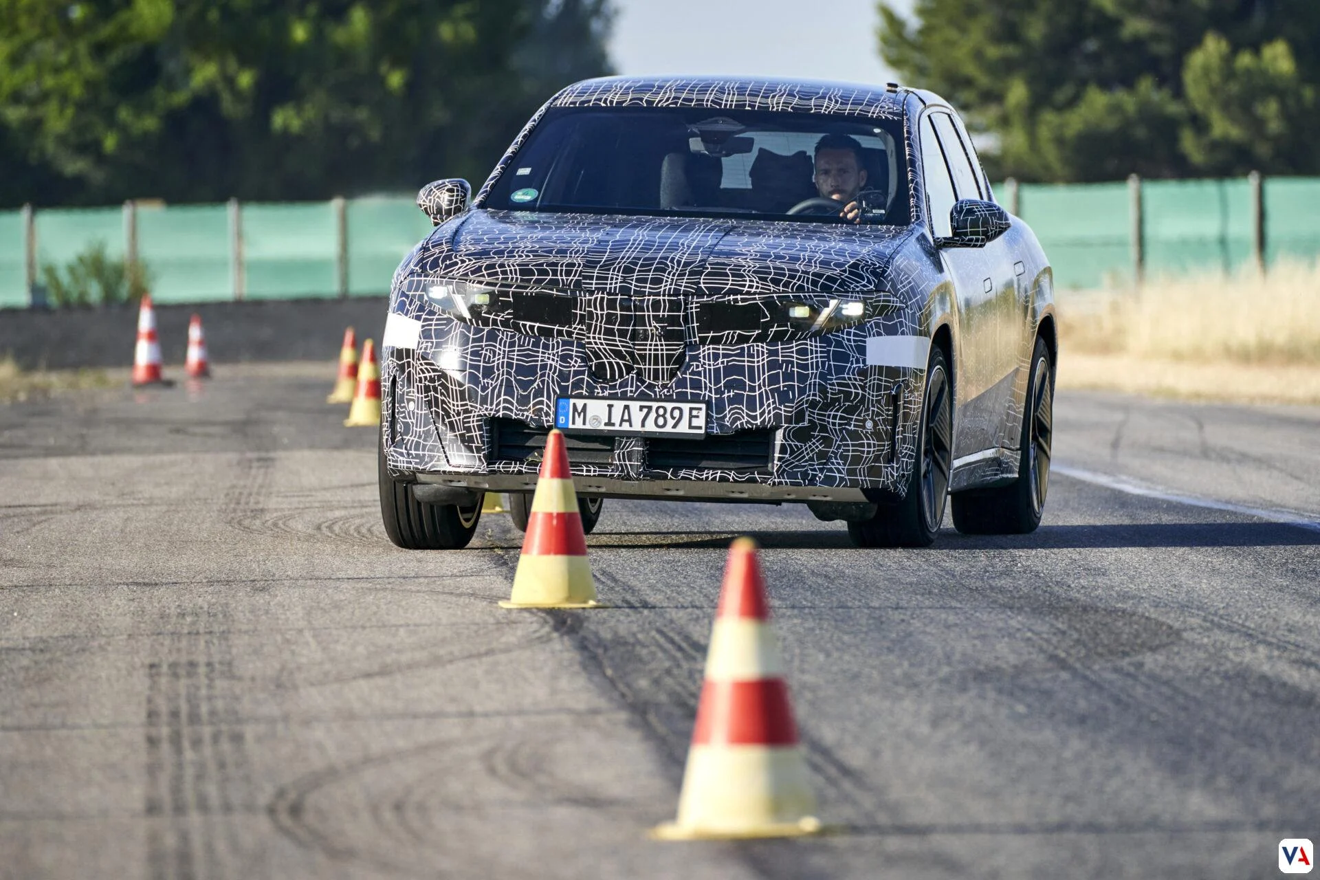 BMW iX3: la nueva era eléctrica con 800 km de autonomía y poder sin precedentes 5 BMW iX3