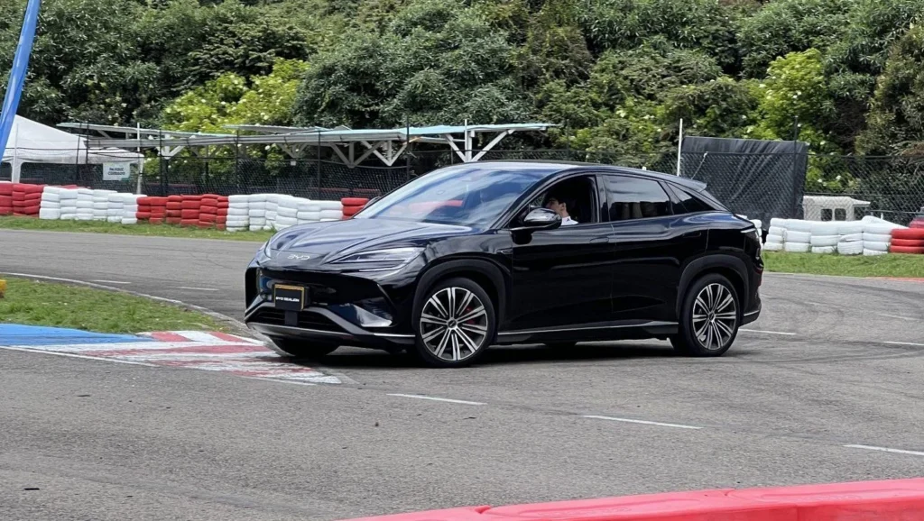 El futuro automotriz: la alianza ganadora de BYD y Sebastián Montoya 6 BYD