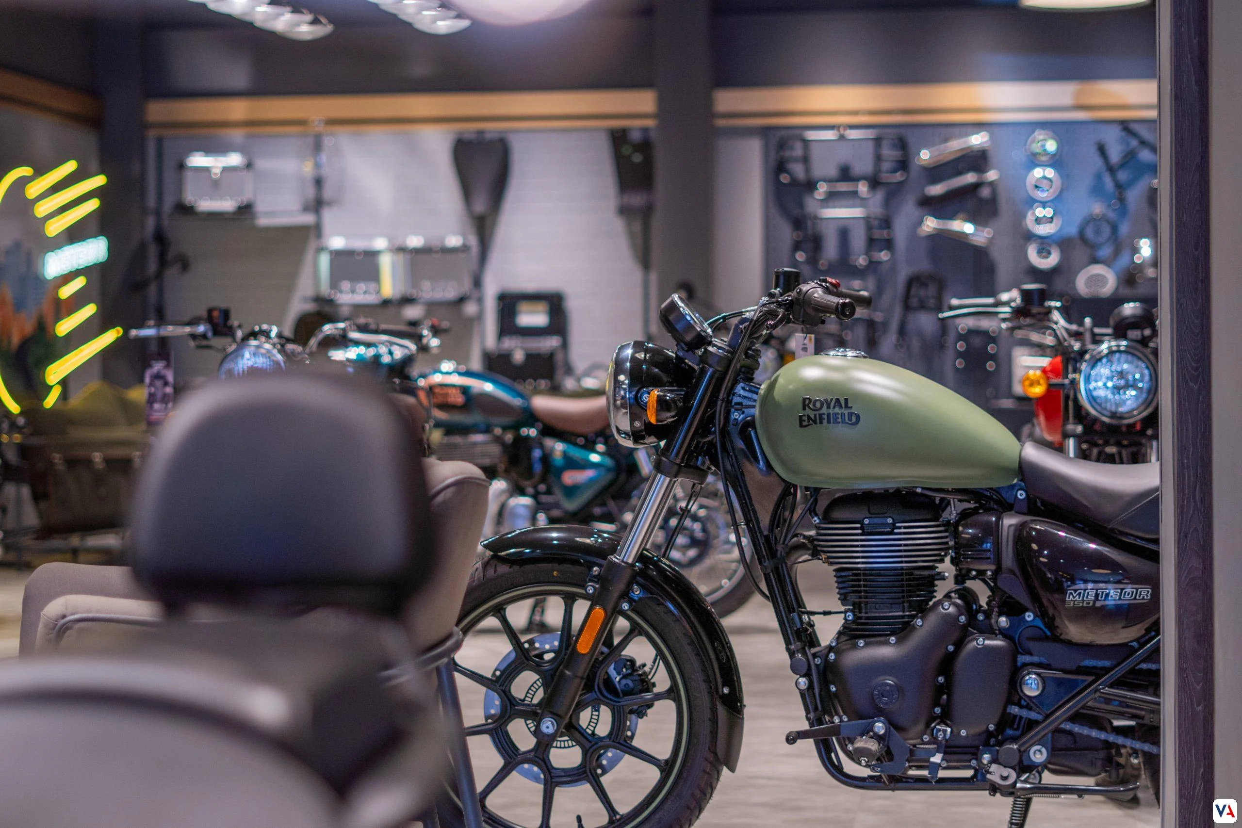 Descubre el nuevo epicentro motero: Royal Enfield Manizales abre sus puertas 2 Royal Enfield Manizales