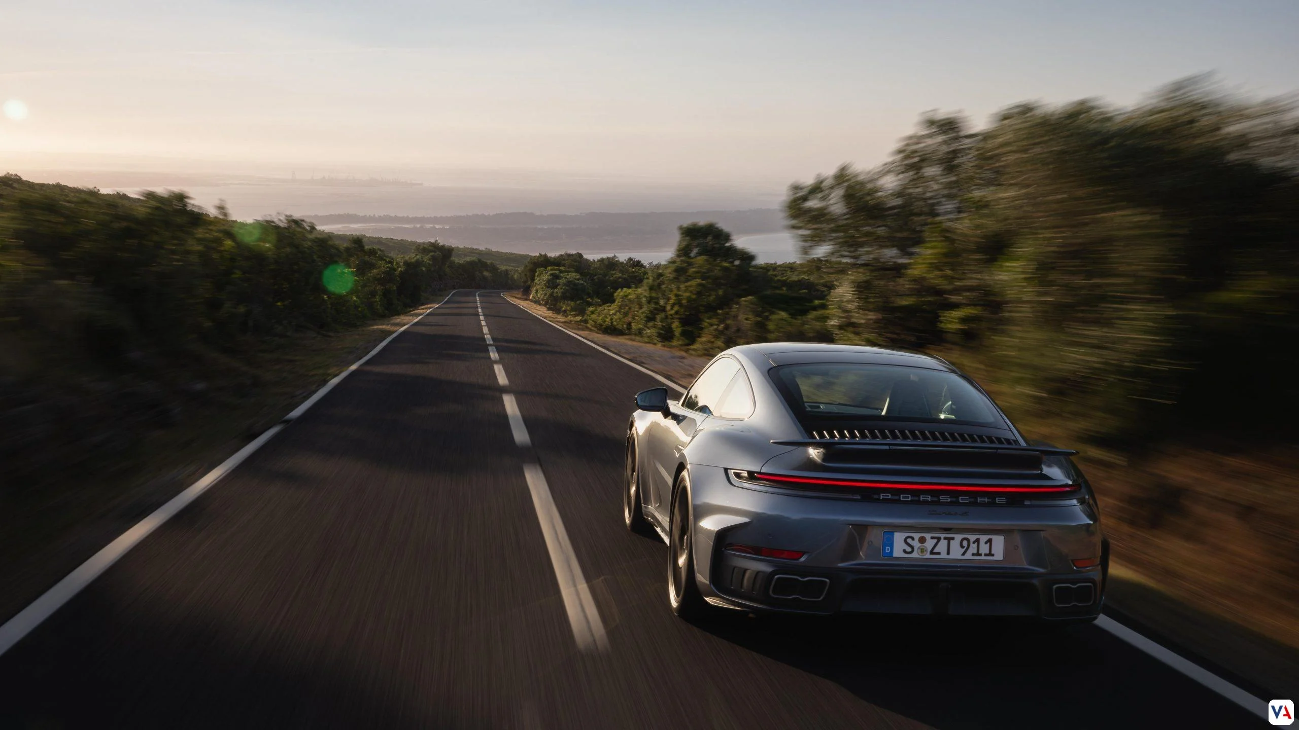 Innovador Porsche 911 Turbo S: 701 hp de potencia híbrida -