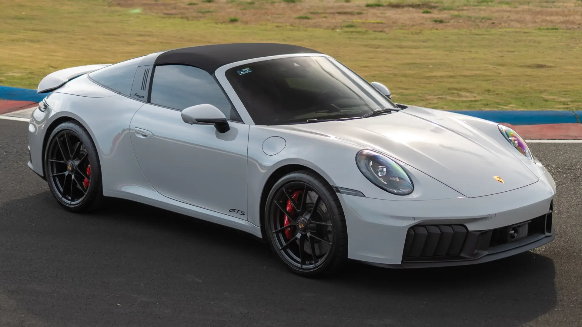 Porsche 911 GTS T-Hybrid en Colombia