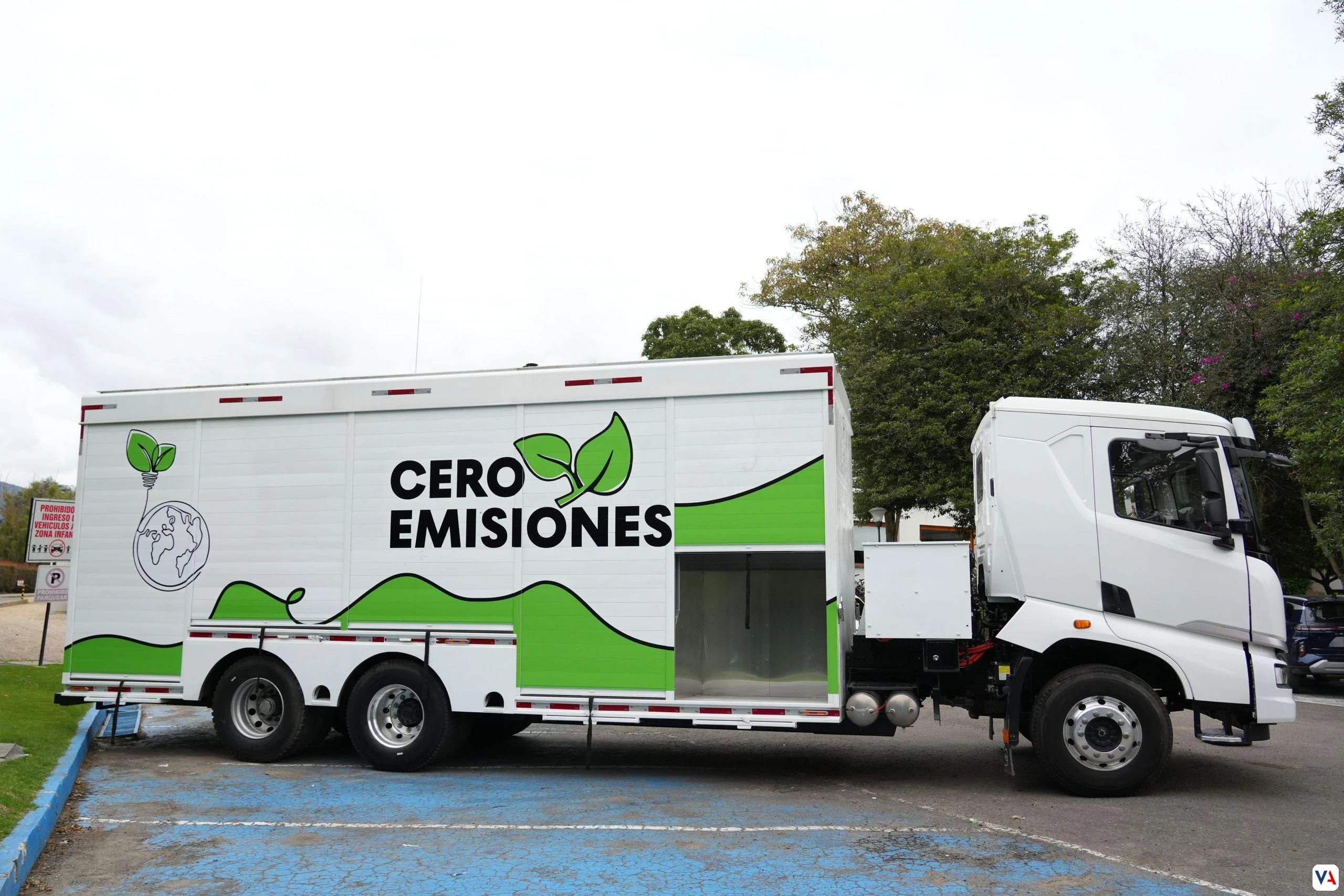 Camión botellero eléctrico