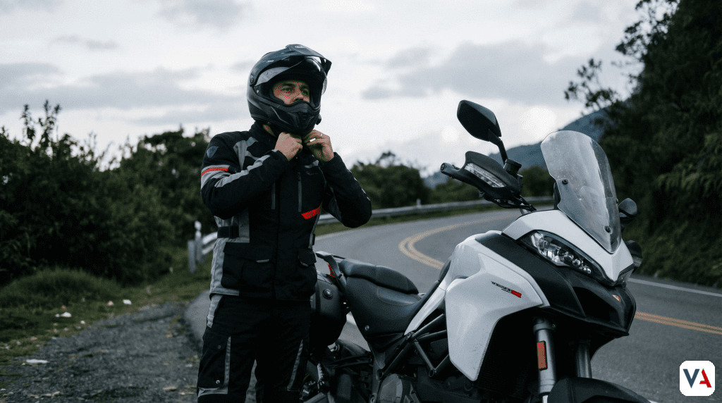 Descubre cómo la reforma tributaria automotriz 2026 transforma los precios de vehículos e impuestos en Colombia. Análisis del IVA a híbridos y cambios en el ACPM.
