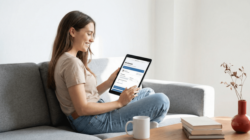 Evite la inmovilización de su vehículo y aprenda cómo renovar licencia de conducción 2026. Información actualizada sobre el RUNT, SIMIT y el apoyo digital de OlimpIA.