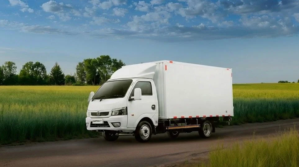 Descubre cómo DFAC Dongfeng en Colombia logró un crecimiento récord del 121% en 2025 y su estrategia para liderar el segmento de buses y GNV en 2026.