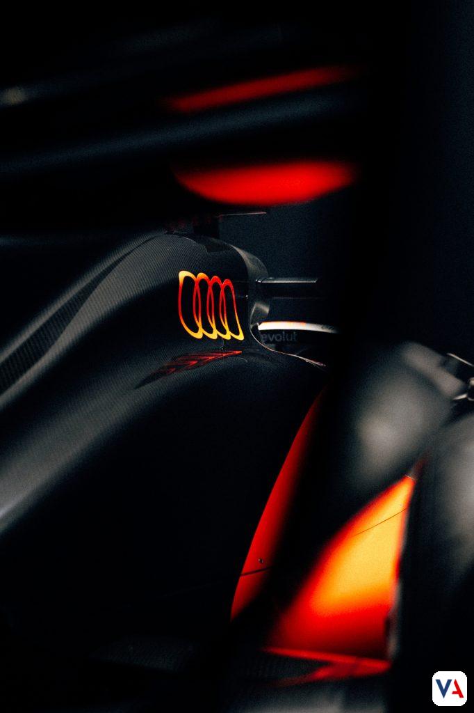 La entrada de Audi a la Fórmula 1 ya es oficial. Descubre la potencia del Audi R26 y la alineación de pilotos del Audi Revolut F1 Team para el 2026.
