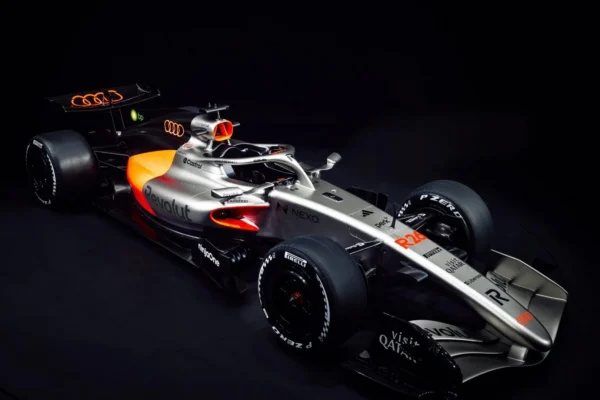 La entrada de Audi a la Fórmula 1 ya es oficial. Descubre la potencia del Audi R26 y la alineación de pilotos del Audi Revolut F1 Team para el 2026.