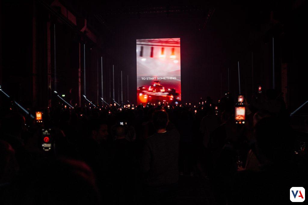 La entrada de Audi a la Fórmula 1 ya es oficial. Descubre la potencia del Audi R26 y la alineación de pilotos del Audi Revolut F1 Team para el 2026.
