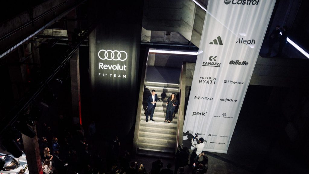 La entrada de Audi a la Fórmula 1 ya es oficial. Descubre la potencia del Audi R26 y la alineación de pilotos del Audi Revolut F1 Team para el 2026.
