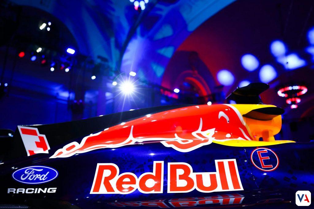 Descubre todos los detalles sobre el esperado regreso de Ford a la Fórmula 1 en 2026 junto a Red Bull Racing y su nueva tecnología híbrida.