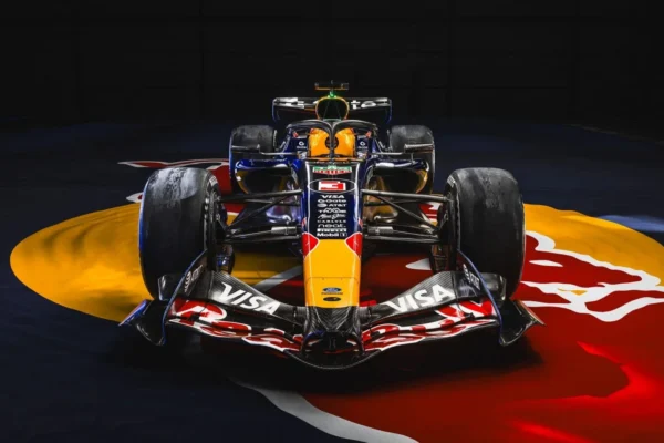 Descubre todos los detalles sobre el esperado regreso de Ford a la Fórmula 1 en 2026 junto a Red Bull Racing y su nueva tecnología híbrida.