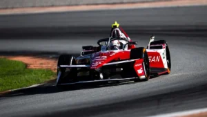 Nissan Fórmula E regresa con el GEN3 Evo y una visión sostenible. Sigue a Oliver Rowland y Norman Nato en el campeonato mundial eléctrico más emocionante.