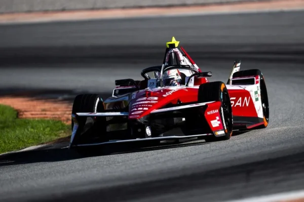 Nissan Fórmula E regresa con el GEN3 Evo y una visión sostenible. Sigue a Oliver Rowland y Norman Nato en el campeonato mundial eléctrico más emocionante.