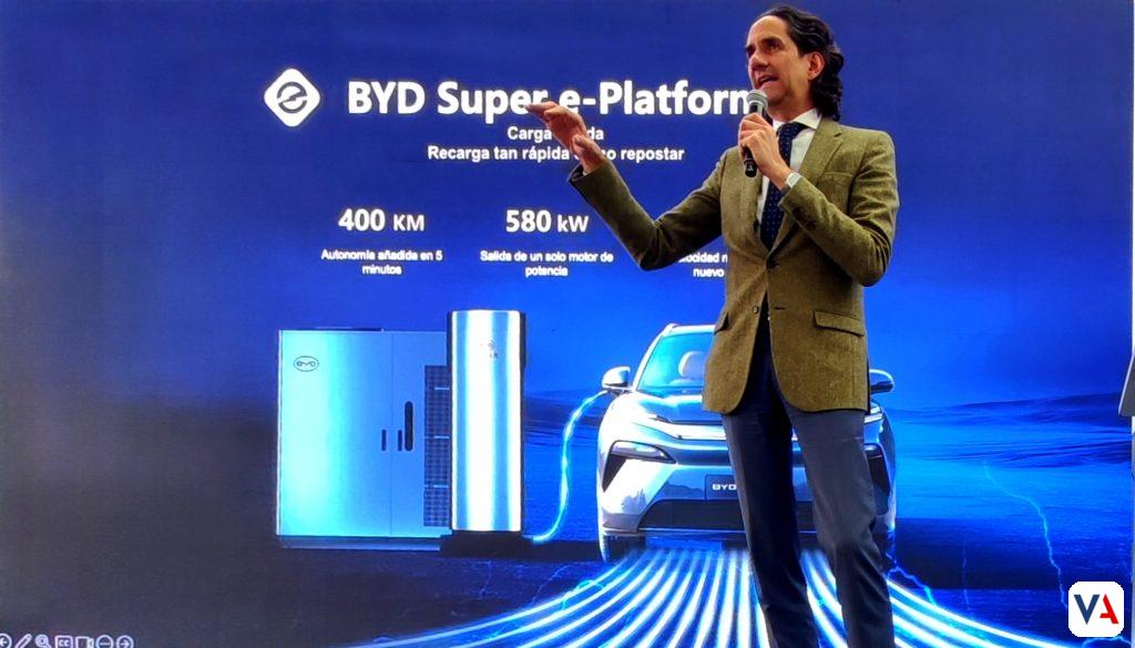 BYD lidera el mercado colombiano en 2025 con 52.4% de participación en eléctricos. Conoce los hitos históricos, expansión para 2026 y la nueva tecnología Flash Charging.