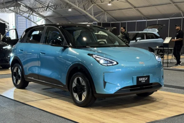 El Geely EX2 llega a Colombia tras su éxito en el SIAB. Disfruta de 410 km de autonomía, carga rápida y seguridad total en este nuevo SUV eléctrico compacto.