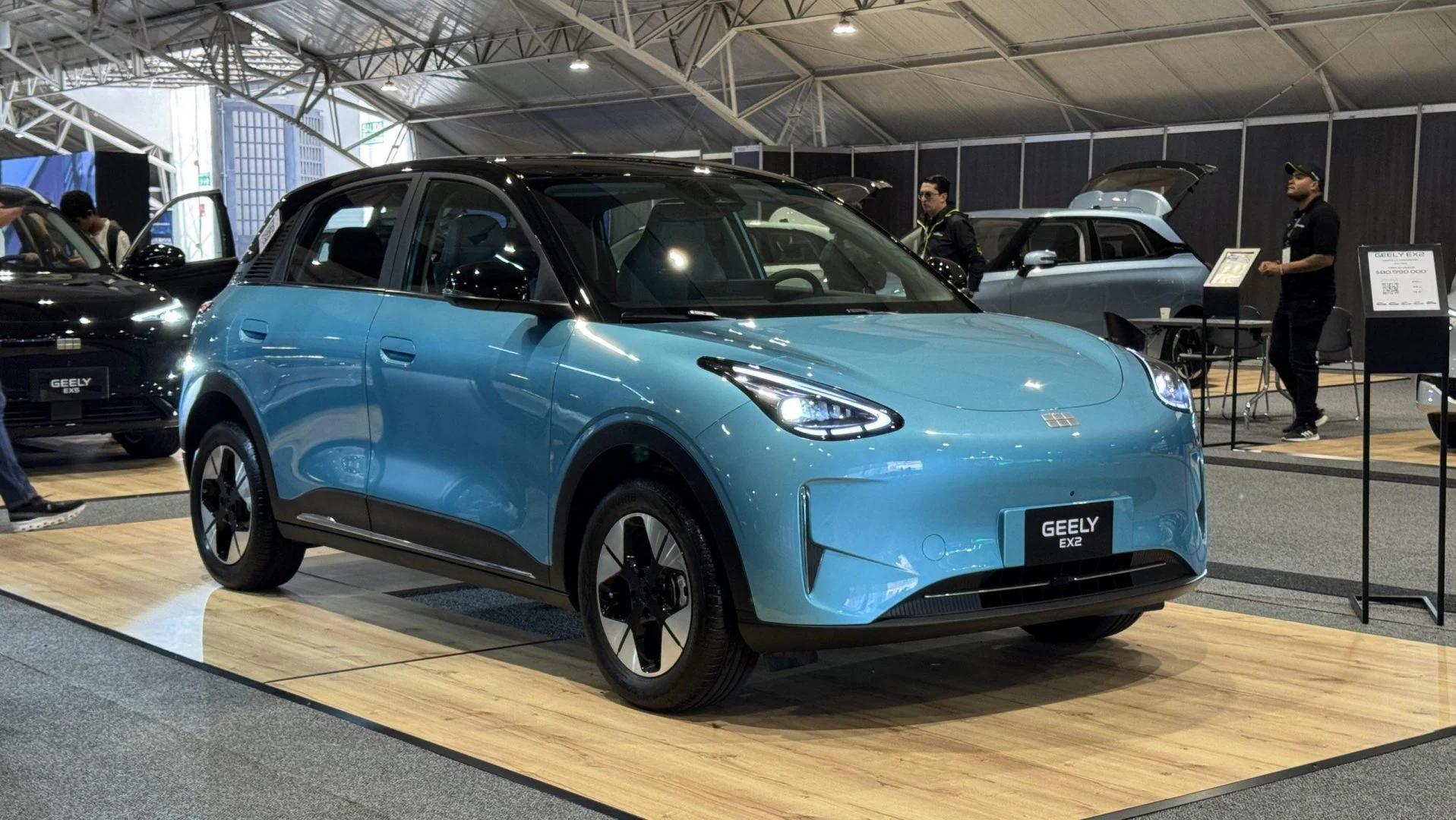 El Geely EX2 llega a Colombia tras su éxito en el SIAB. Disfruta de 410 km de autonomía, carga rápida y seguridad total en este nuevo SUV eléctrico compacto.