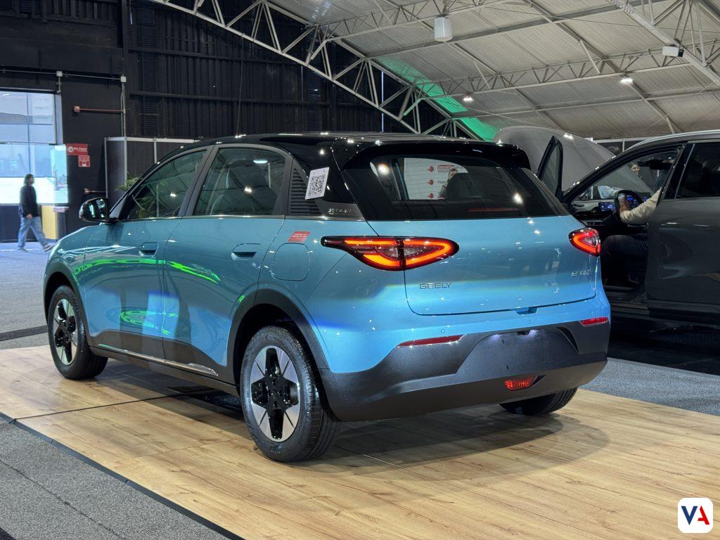 El Geely EX2 llega a Colombia tras su éxito en el SIAB. Disfruta de 410 km de autonomía, carga rápida y seguridad total en este nuevo SUV eléctrico compacto.
