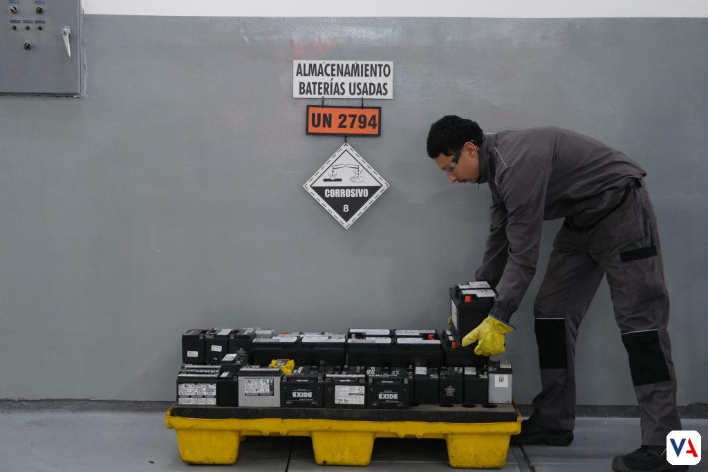 ¿Tienes baterías usadas en casa? No las tires. Autogermana lanza una campaña vital en Bogotá para gestionar estos residuos peligrosos y recuperar materiales valiosos.
