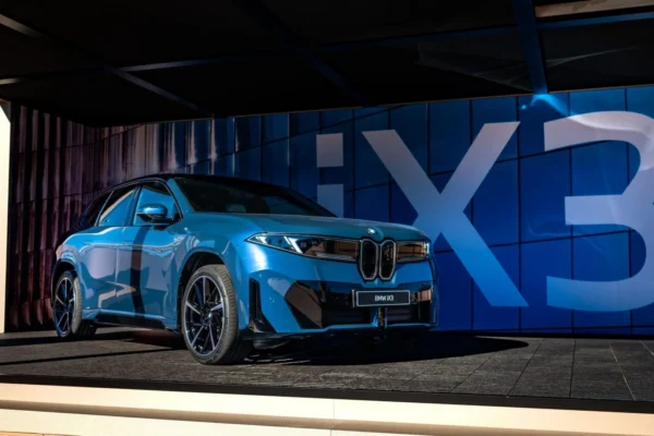 Descubre el nuevo BMW iX3 presentado en CES 2026. Tecnología Neue Klasse, asistente con IA de Amazon Alexa+ y un diseño revolucionario para la movilidad eléctrica.