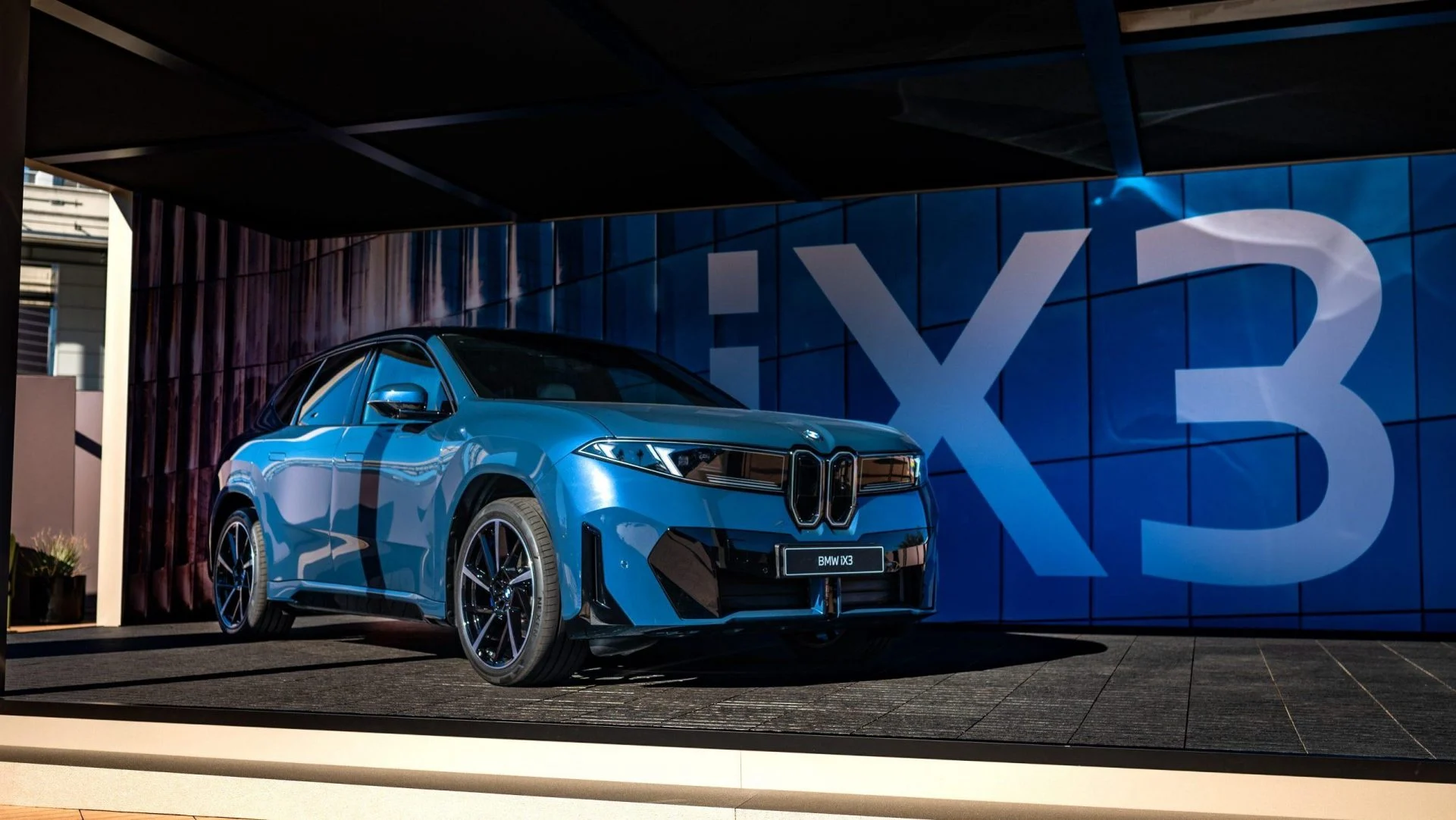 Descubre el nuevo BMW iX3 presentado en CES 2026. Tecnología Neue Klasse, asistente con IA de Amazon Alexa+ y un diseño revolucionario para la movilidad eléctrica.