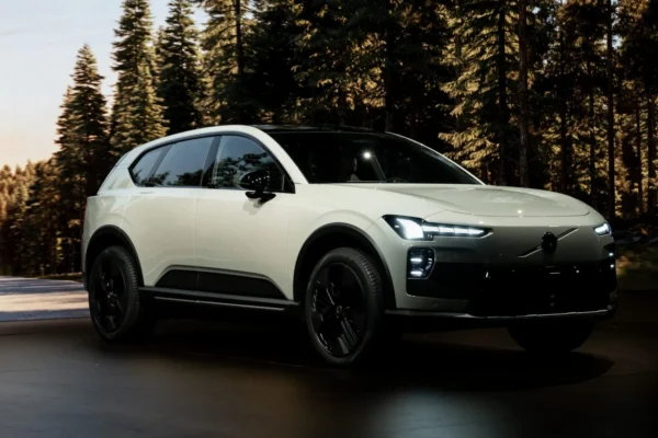 Conoce el nuevo Volvo EX60, el SUV eléctrico con 810 km de rango, inteligencia artificial Gemini y seguridad adaptativa para todos los cuerpos.