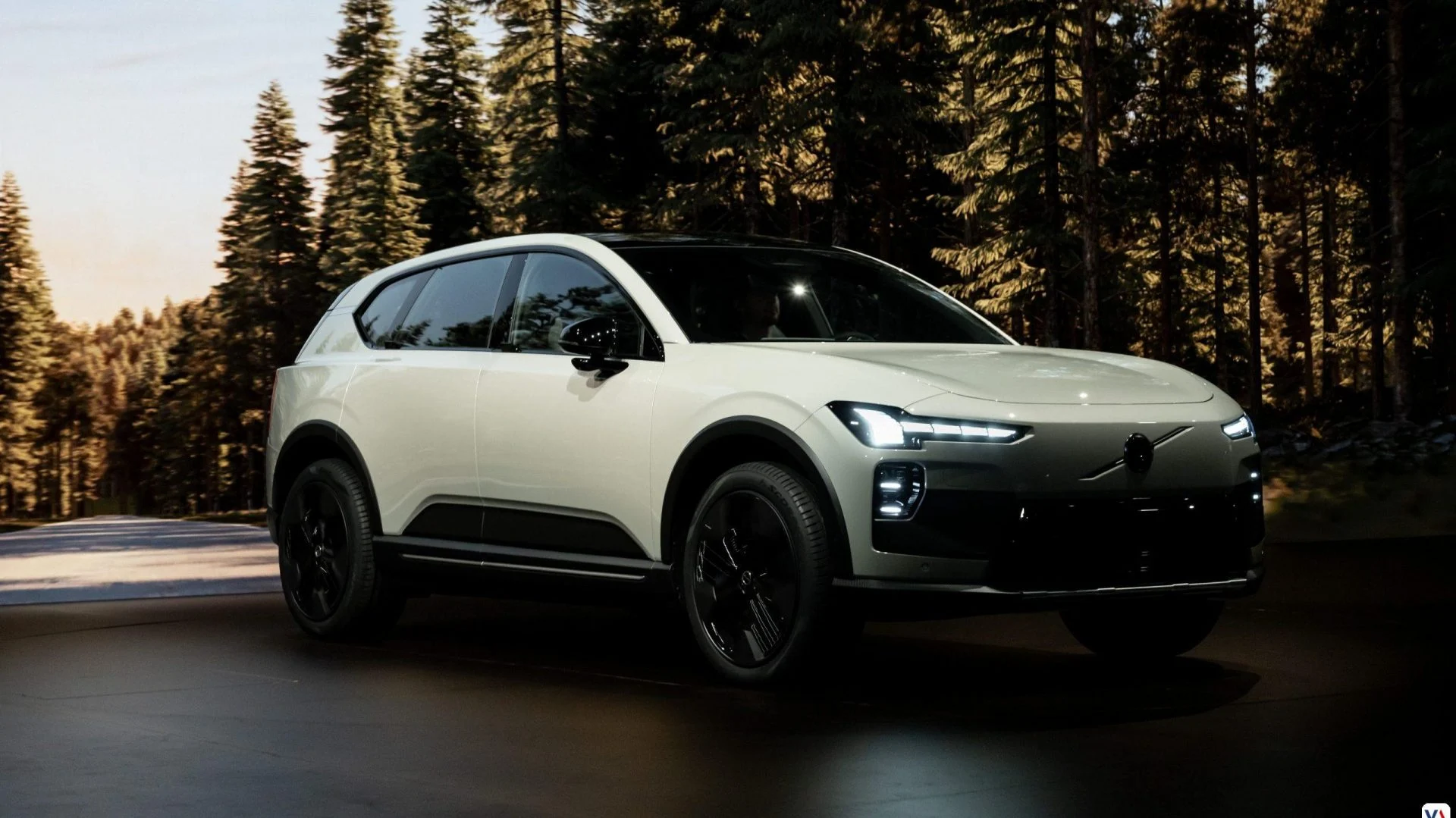 Conoce el nuevo Volvo EX60, el SUV eléctrico con 810 km de rango, inteligencia artificial Gemini y seguridad adaptativa para todos los cuerpos.