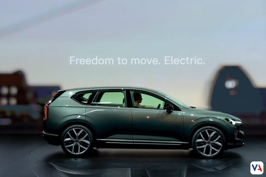 Conoce el nuevo Volvo EX60, el SUV eléctrico con 810 km de rango, inteligencia artificial Gemini y seguridad adaptativa para todos los cuerpos.
