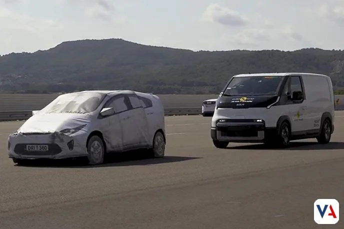 La Kia PV5 Cargo obtiene la máxima calificación Euro NCAP. Conoce su tecnología ADAS, monitoreo de conductor y por qué es la Furgoneta Internacional del Año 2026.
