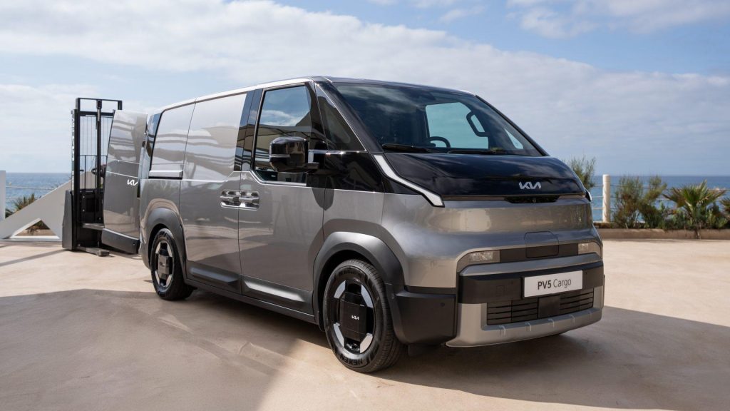 La Kia PV5 Cargo obtiene la máxima calificación Euro NCAP. Conoce su tecnología ADAS, monitoreo de conductor y por qué es la Furgoneta Internacional del Año 2026.
