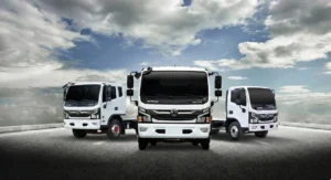 Descubre cómo DFAC Dongfeng en Colombia logró un crecimiento récord del 121% en 2025 y su estrategia para liderar el segmento de buses y GNV en 2026.