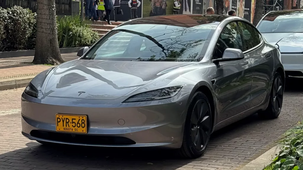 Tesla Model 3 nuevos autos eléctricos Colombia 2026