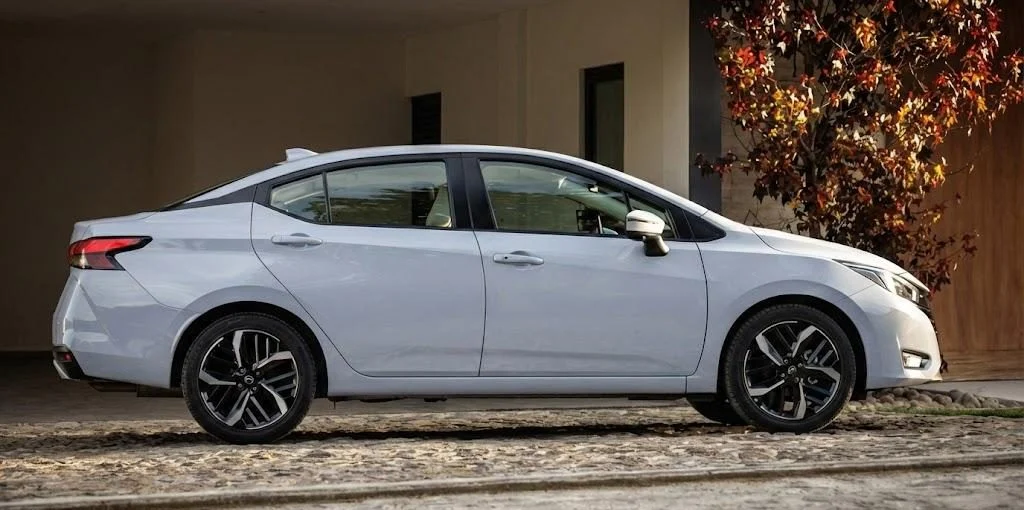 Tendencias de color automotriz: El blanco arrasa en 2025 3 Análisis de tendencias de color automotriz: ¿Por qué el blanco es líder? Conoce la tecnología de pintura de Nissan y la excepción del mercado colombiano.