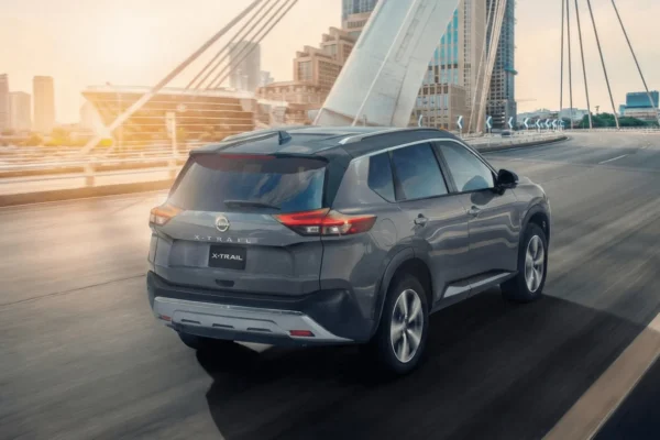 Análisis de tendencias de color automotriz: ¿Por qué el blanco es líder? Conoce la tecnología de pintura de Nissan y la excepción del mercado colombiano.