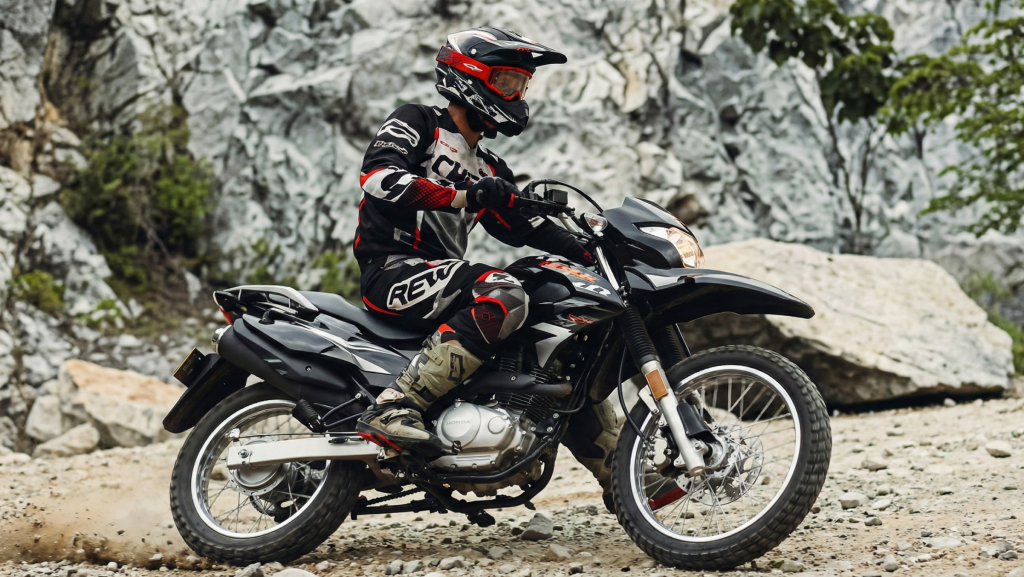 Suzuki Motor de Colombia: 44 años y 2 millones de historias 3 Conoce el legado de Suzuki Motor de Colombia: 44 años de innovación, modelos icónicos y un récord de 2 millones de unidades que redefinen la historia del motociclismo nacional.