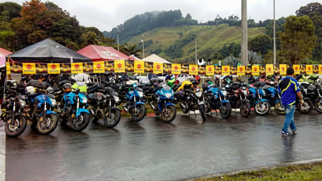 Suzuki Motor de Colombia: 44 años y 2 millones de historias 4 Conoce el legado de Suzuki Motor de Colombia: 44 años de innovación, modelos icónicos y un récord de 2 millones de unidades que redefinen la historia del motociclismo nacional.